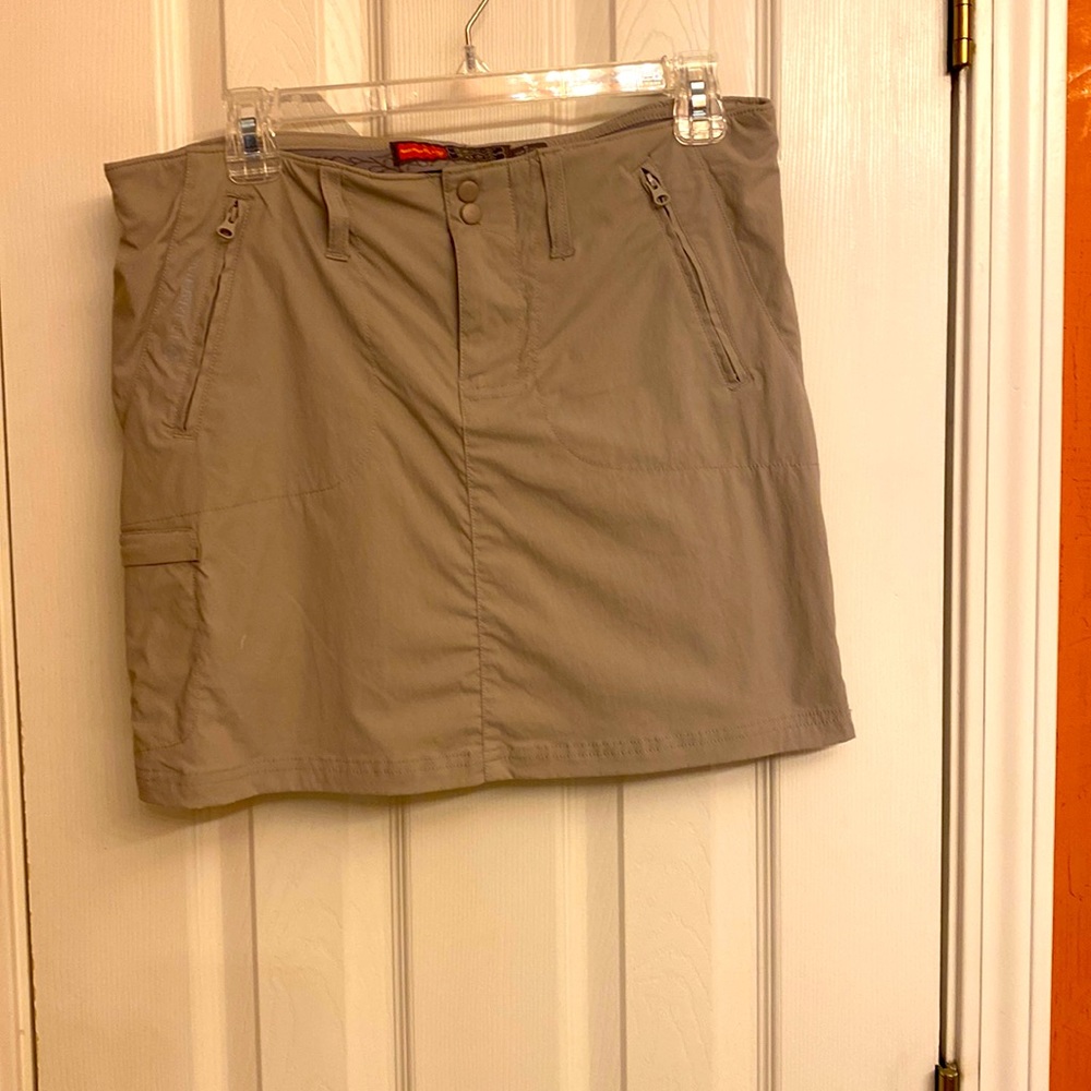 Merrell skort size 8 Tan